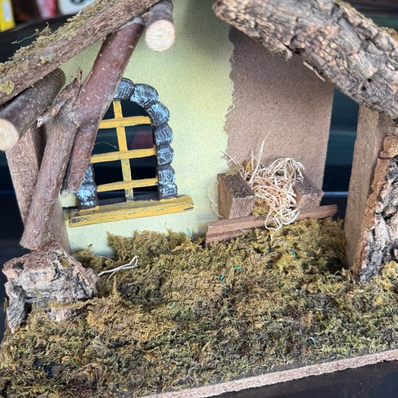 Christmas Nativity Stable, Made in Italy 10x5x8” - Picture 2 of 3
